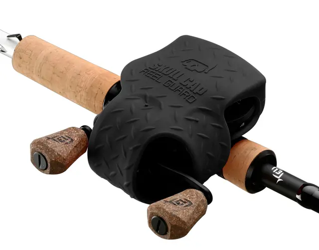 13 Fishing Skull Cap Black Gummerat skydd för dina rullar 