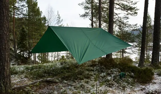 Bergans Tarp Large 4,4 x 4,4m Flexibel tarp för enkel övernattning 
