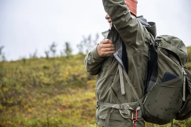 Bergans Hogna 3L Jacket Green Mud S 3-lagers skaljacka för jakt 