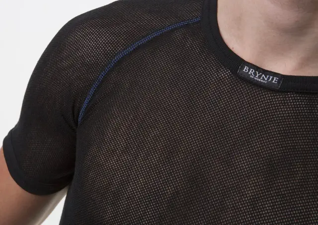 Brynje Wool Thermo Light T-shirt XS Tröja med rund hals, kort ärmad i Svart 