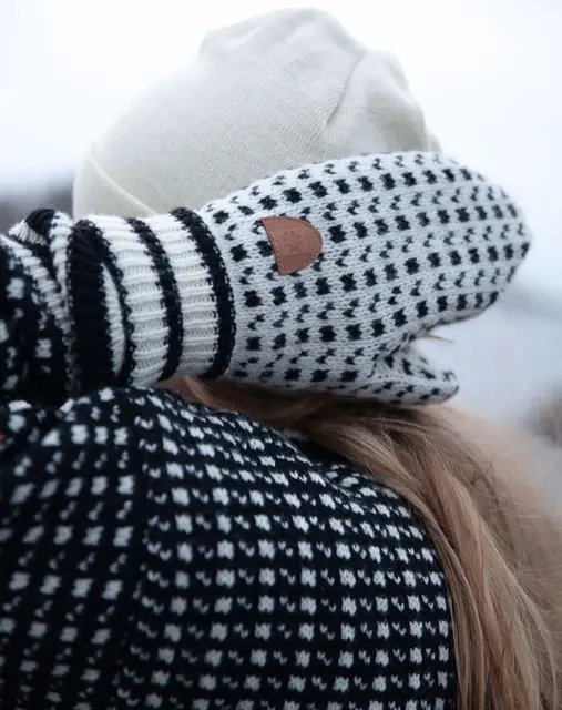 Bråtens Islender Vantar Vit/svart M Sköna och varma vantar, dubbelstickade 