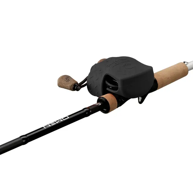 13 Fishing Skull Cap Black Gummerat skydd för dina rullar 