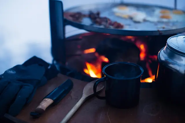 Espegard fyrfat 60 Lett fyrfat med enkelt og tidløst design 