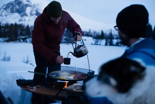 Espegard fyrfat 60 Lett fyrfat med enkelt og tidløst design 