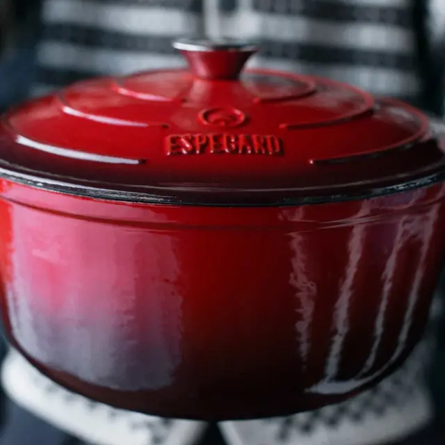 Espegard Gjutjärnsgryta 4 L Röd emalj för eld och induktion 
