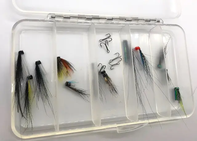 Fishmadman Riffling Hitch Set Inkluderat box och krokar 