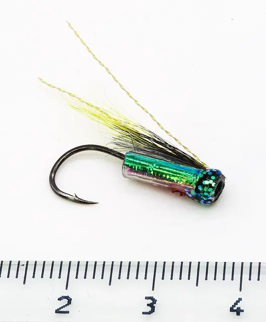 Fishmadman V-Fly Hitchman Small Green Köp 12 flugor och få en gratis flugbox 