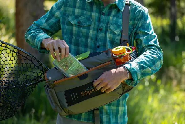 Fishpond Flathead Sling Pack Gravel Slingbag väska med smidiga lösningar 