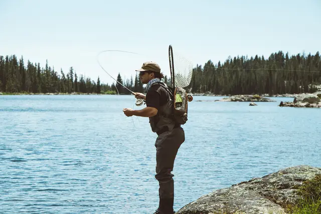 Fishpond Flathead Sling Pack Gravel Slingbag väska med smidiga lösningar 