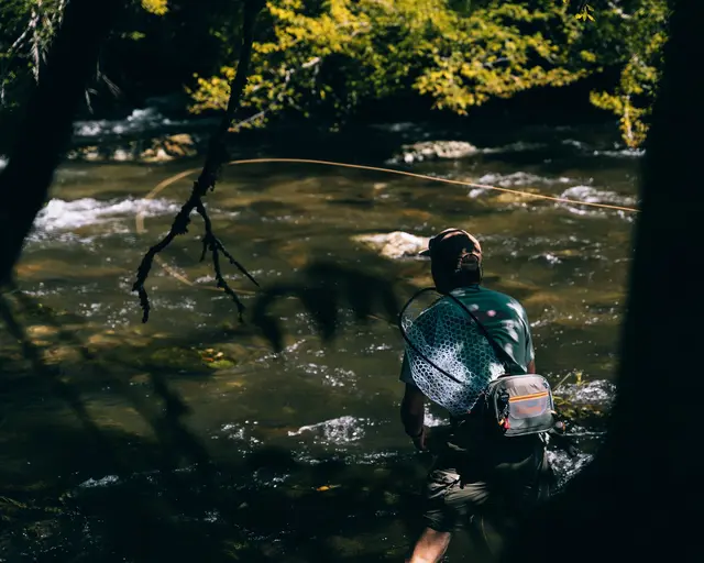 Fishpond Switchback 2.0 Midjeväska gjord i återvunnet material 