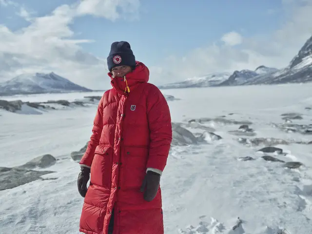 Fjällräven Expedition Long Down Parka W Lang dunparkas til dame i black L 