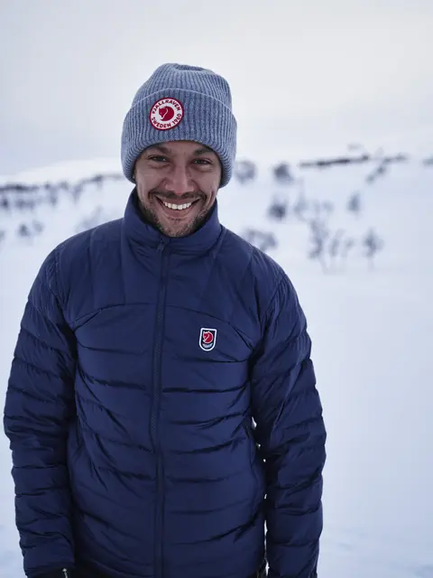 Fjällräven 1960 Logo Hat Black Behagelig strikkelue i lammeull 