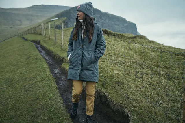 Fjällräven 1960 Logo Hat Black Behagelig strikkelue i lammeull 