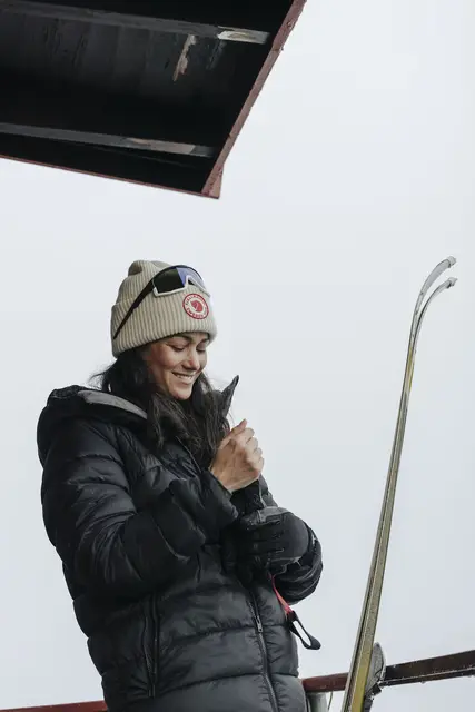 Fjällräven 1960 Logo Hat Black Behagelig strikkelue i lammeull 