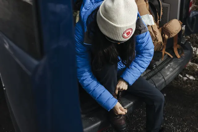 Fjällräven 1960 Logo Hat Black Behagelig strikkelue i lammeull 