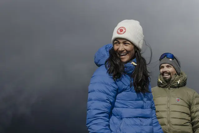 Fjällräven 1960 Logo Hat Black Behagelig strikkelue i lammeull 
