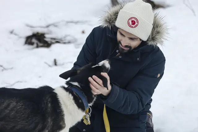 Fjällräven 1960 Logo Hat Black Behagelig strikkelue i lammeull 