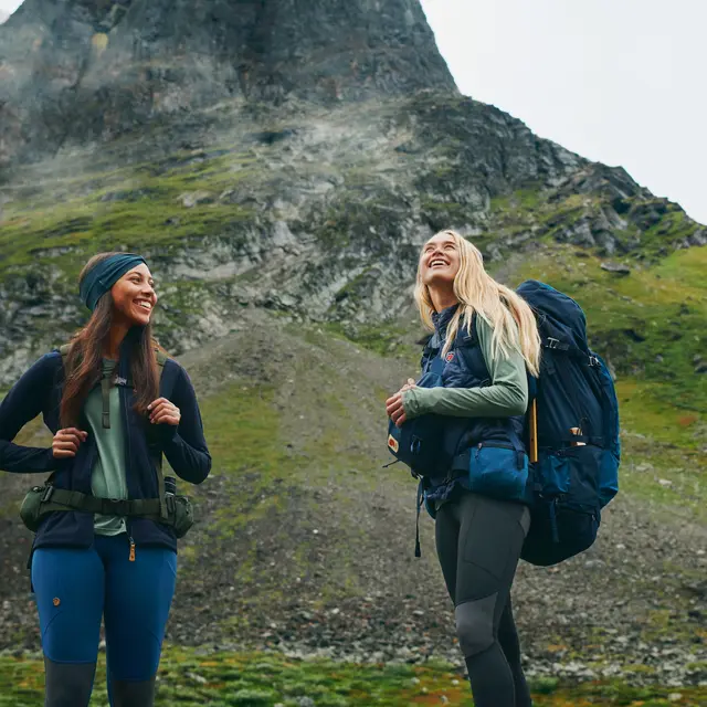 Fjällräven Keb 72 W Black Robust helårssekk med treramme 