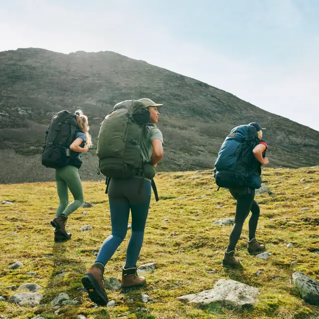 Fjällräven Keb 72 W Black Robust helårssekk med treramme 