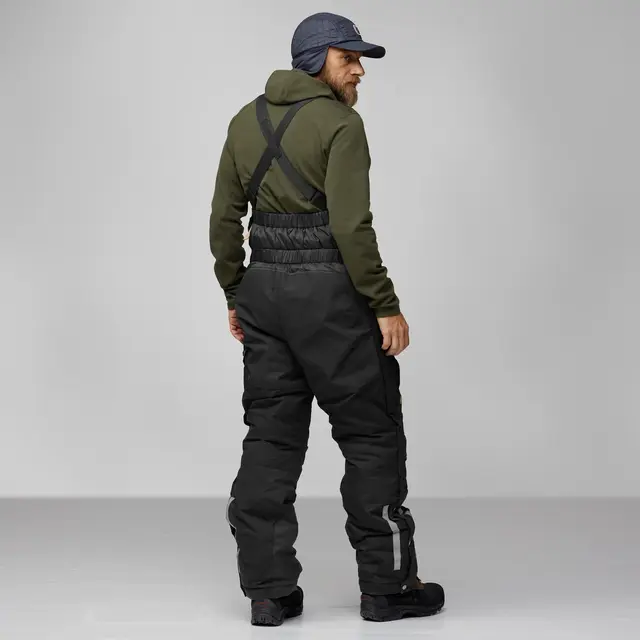 Fjällräven Polar Bib Trousers M L Vatterte bukser til herre i Black 