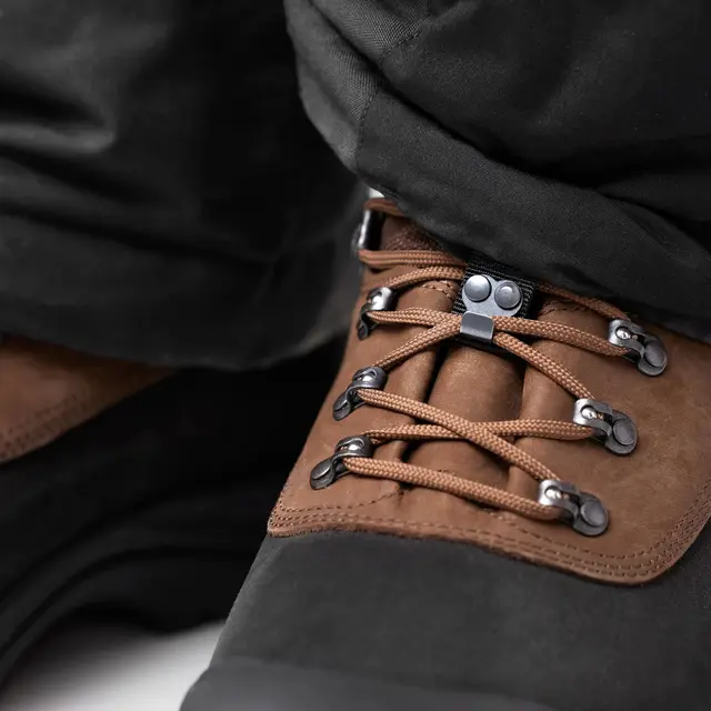 Fjällräven Polar Bib Trousers M L Vatterte bukser til herre i Black 