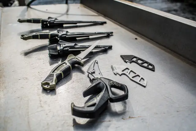 Gerber Gutsy Gut Scoop Scaler Silver Fjällskrapare med buköppnare 