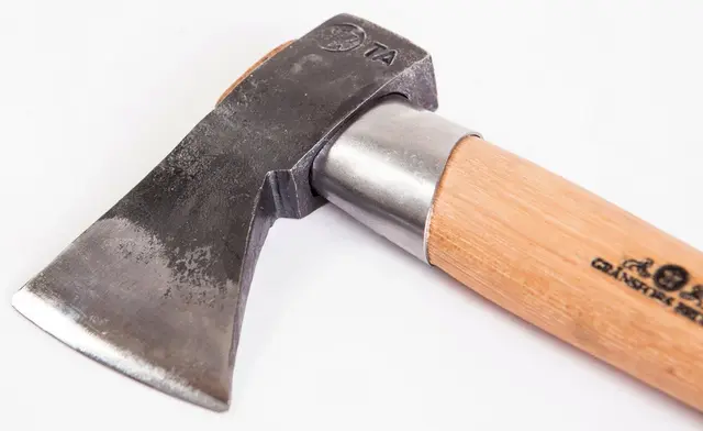 Gränsfors Outdooraxe Otroligt mångsidig yxa 