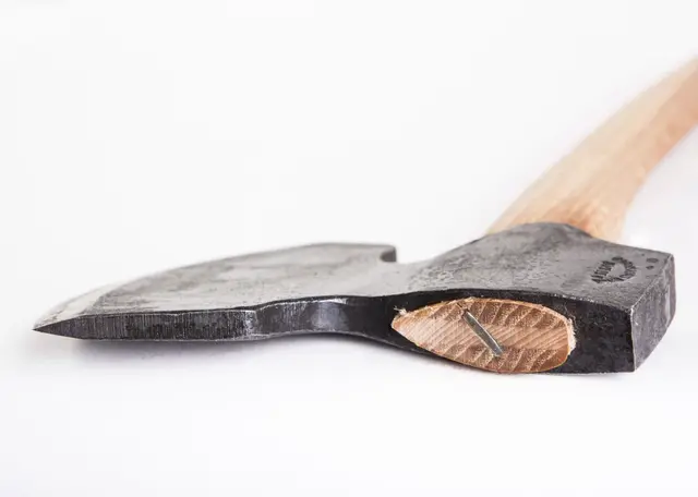 Gränsfors Timmerbila modell 1900 Traditionell träyxa med hög stabilitet 