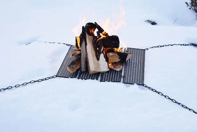 Hällmark Bålunderlag 44x44cm Gör mat över öppen eld 