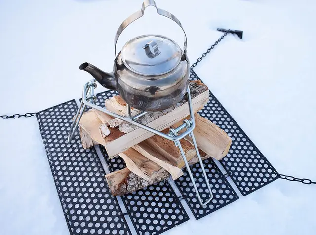 Hällmark Bålunderlag 44x44cm Gör mat över öppen eld 