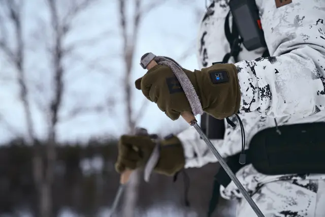 Härkila clim8 HWS gloves Brun M Reglerar automatiskt värmen i handskarna 