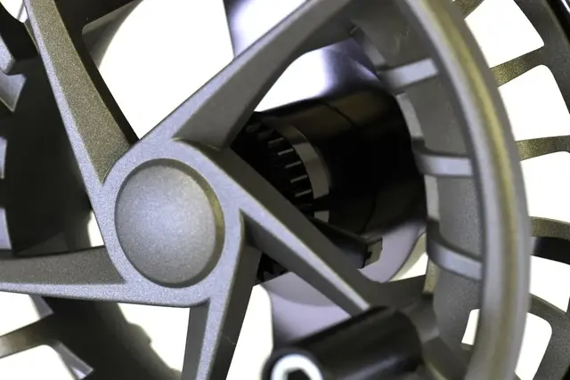 Lamson Remix S HD Reel Smoke -7+ Høykvalitets fluesnelle i aluminium 
