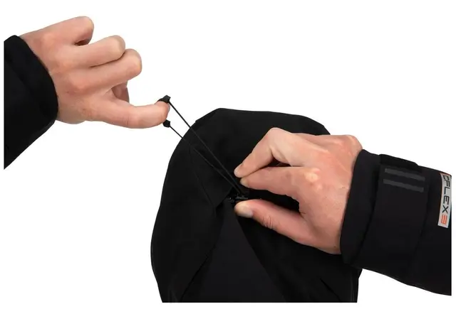 Simms CX Fishing Jacket Blackout M Jacka som håller dig torr och varm 