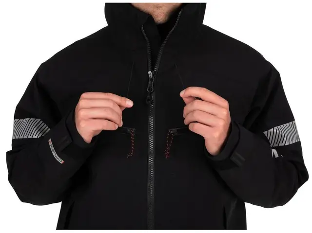 Simms CX Fishing Jacket Blackout M Jacka som håller dig torr och varm 