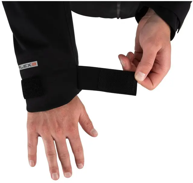 Simms CX Fishing Jacket Blackout M Jacka som håller dig torr och varm 