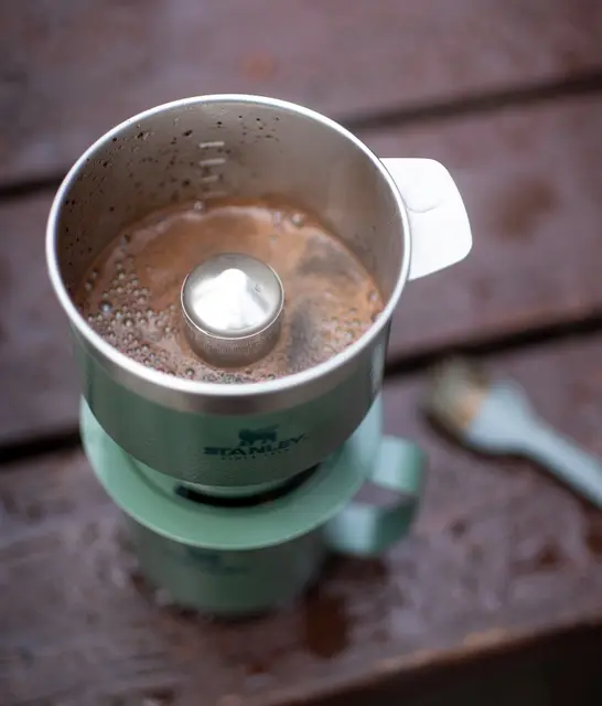 Stanley Gavesett Pour Over+Camp Mug Lag den perfekte tur kaffen! 