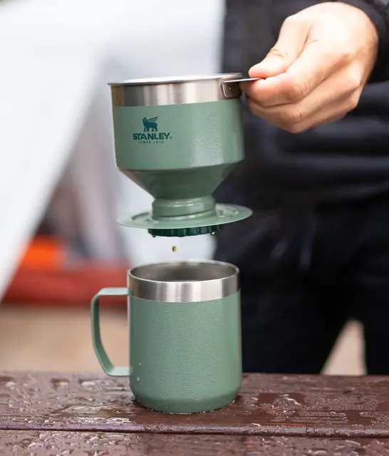Stanley Gavesett Pour Over+Camp Mug Lag den perfekte tur kaffen! 