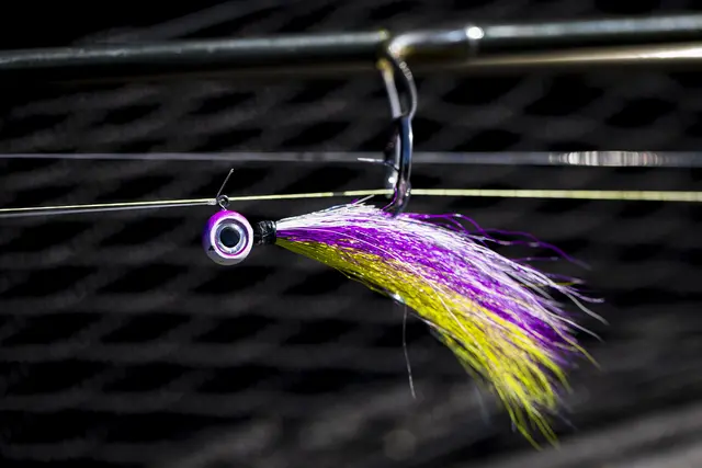 VMC Moontail jiggg Bullhead 10,5g jiggghuvud utrustade med bucktail/flash 