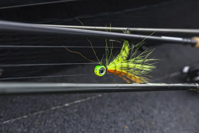 VMC Moontail jiggg Bullhead 10,5g jiggghuvud utrustade med bucktail/flash 