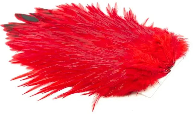 Whiting 4B Rooster Saddle White dyed Red Flotte hanesaddler med myke og avrundede 