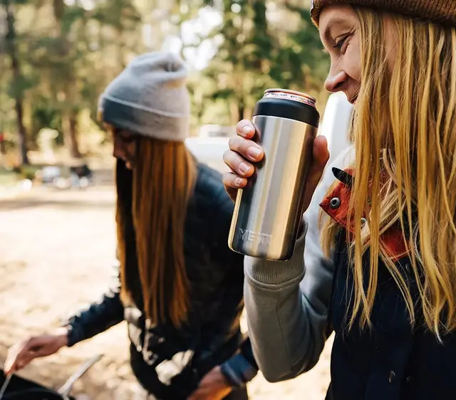 Yeti Rambler Colster Slim 250ml Black Isolerad sodaboxhållare 