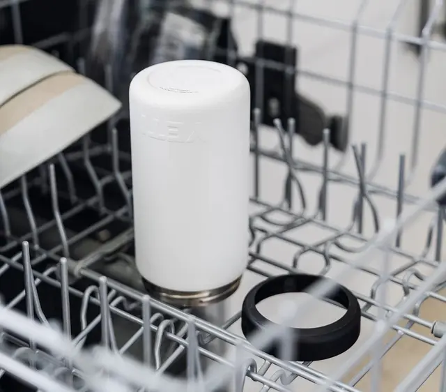 Yeti Rambler Colster Slim 250ml Black Isolerad sodaboxhållare 