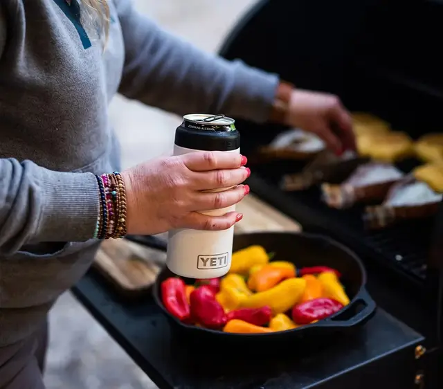 Yeti Rambler Colster Slim 250ml Black Isolerad sodaboxhållare 