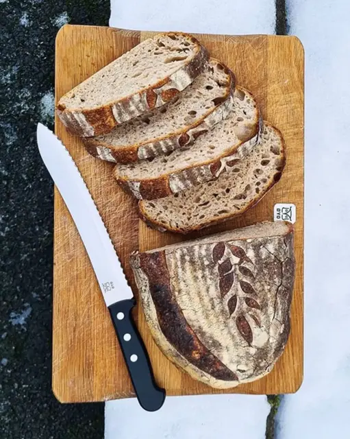 Øyo POM brödkniv Svart skaft, 21cm 