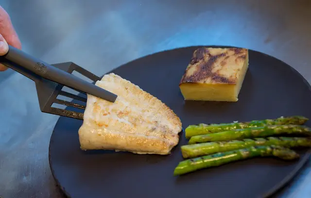 Øyo Spadepinsett Perfekt att steka, grilla och servera 