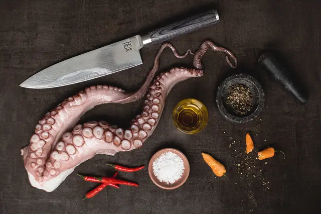 Øyo Opal kockkniv Svart skaft, 19,5cm 